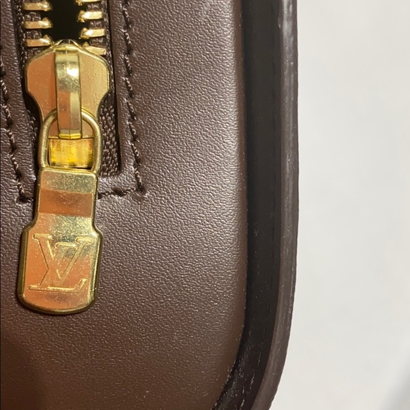 Louis Vuitton - Picture 4 of 7